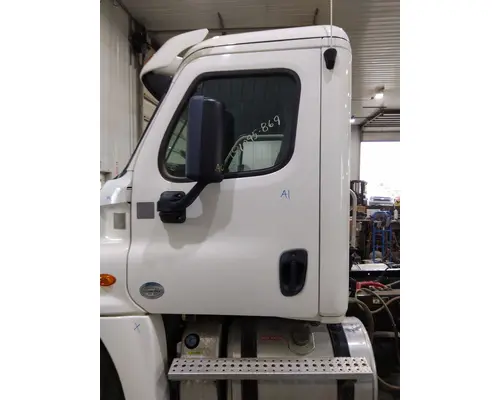 FREIGHTLINER CASCADIA 113-125 DOOR ASSEMBLY, FRONT