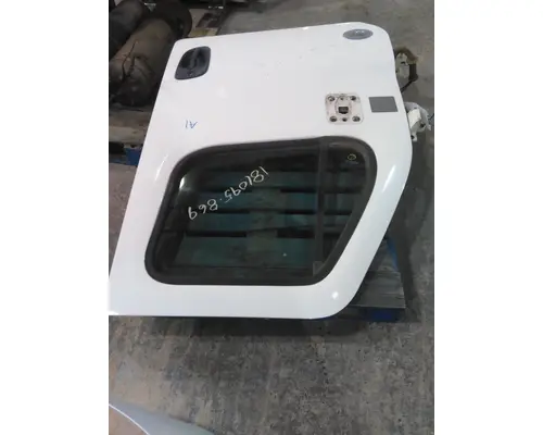 FREIGHTLINER CASCADIA 113-125 DOOR ASSEMBLY, FRONT