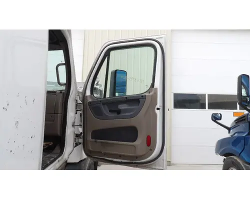 FREIGHTLINER CASCADIA 113-125 DOOR ASSEMBLY, FRONT