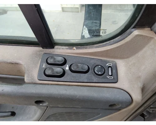 FREIGHTLINER CASCADIA 113-125 DOOR ASSEMBLY, FRONT