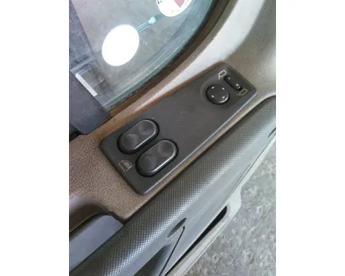 FREIGHTLINER CASCADIA 113-125 DOOR ASSEMBLY, FRONT