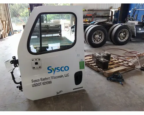 FREIGHTLINER CASCADIA 113-125 DOOR ASSEMBLY, FRONT