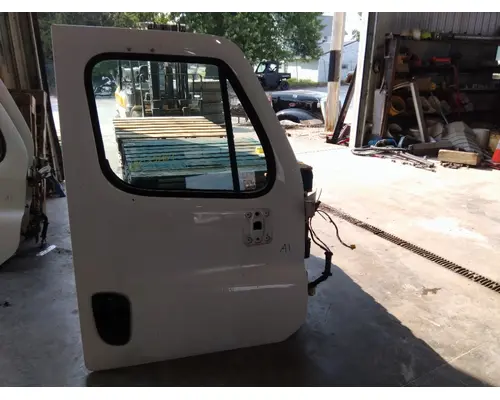FREIGHTLINER CASCADIA 113-125 DOOR ASSEMBLY, FRONT