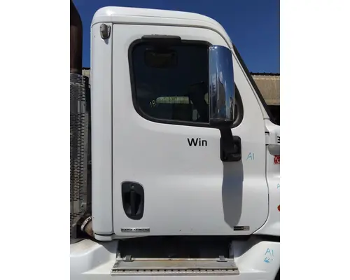 FREIGHTLINER CASCADIA 113-125 DOOR ASSEMBLY, FRONT