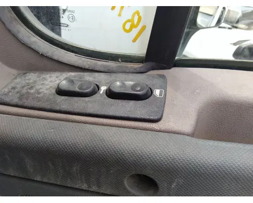 FREIGHTLINER CASCADIA 113-125 DOOR ASSEMBLY, FRONT