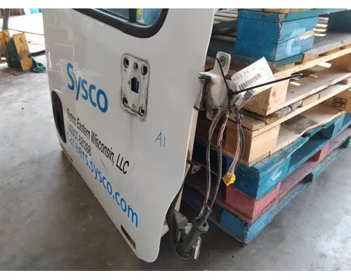 FREIGHTLINER CASCADIA 113-125 DOOR ASSEMBLY, FRONT