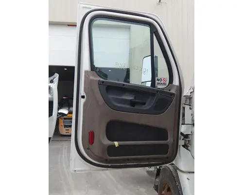 FREIGHTLINER CASCADIA 113-125 DOOR ASSEMBLY, FRONT