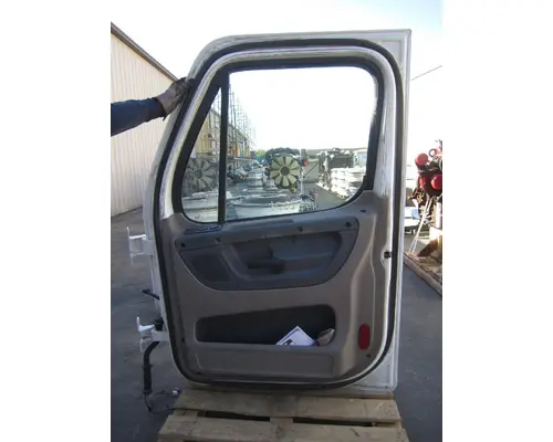 FREIGHTLINER CASCADIA 113-125 DOOR ASSEMBLY, FRONT