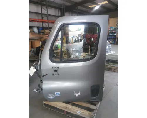 FREIGHTLINER CASCADIA 113-125 DOOR ASSEMBLY, FRONT