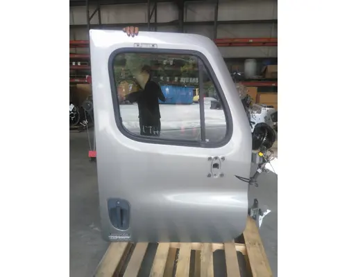 FREIGHTLINER CASCADIA 113-125 DOOR ASSEMBLY, FRONT
