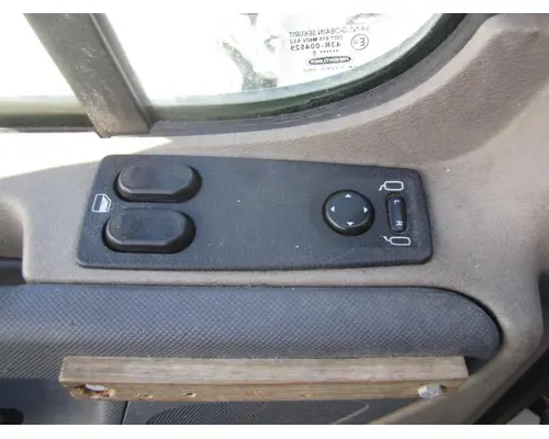 FREIGHTLINER CASCADIA 113-125 DOOR ASSEMBLY, FRONT