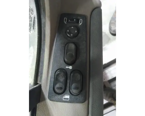 FREIGHTLINER CASCADIA 113-125 DOOR ASSEMBLY, FRONT