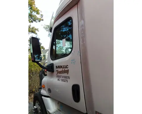FREIGHTLINER CASCADIA 113-125 DOOR ASSEMBLY, FRONT