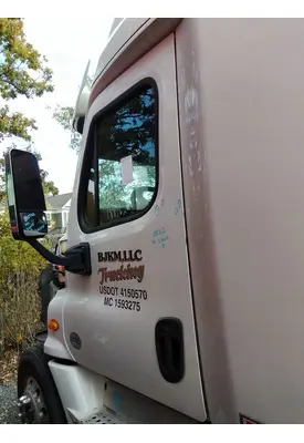 FREIGHTLINER CASCADIA 113-125 DOOR ASSEMBLY, FRONT