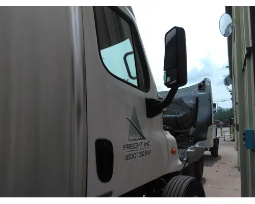 FREIGHTLINER CASCADIA 113-125 DOOR ASSEMBLY, FRONT