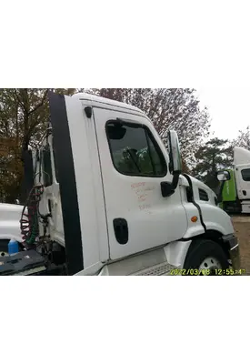 FREIGHTLINER CASCADIA 113-125 DOOR ASSEMBLY, FRONT