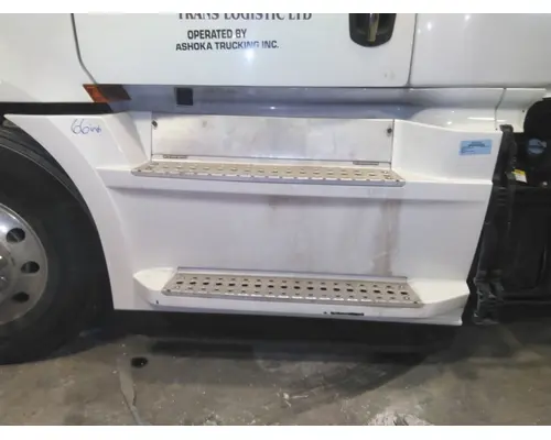 FREIGHTLINER CASCADIA 113 2018UP CAB SKIRTSIDE FAIRING