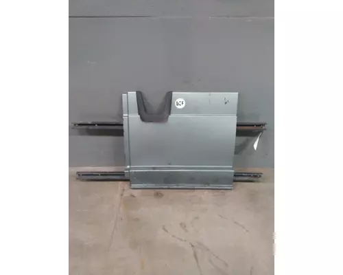 FREIGHTLINER CASCADIA 113 2018UP CAB SKIRTSIDE FAIRING