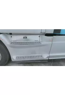 FREIGHTLINER CASCADIA 113 2018UP CAB SKIRT/SIDE FAIRING