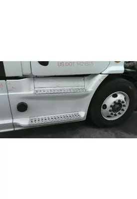 FREIGHTLINER CASCADIA 113 2018UP CAB SKIRT/SIDE FAIRING