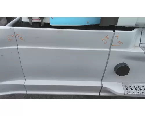 FREIGHTLINER CASCADIA 113 2018UP CAB SKIRTSIDE FAIRING