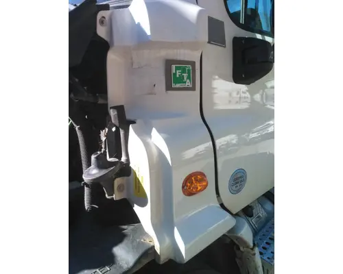 FREIGHTLINER CASCADIA 113 2018UP COWL