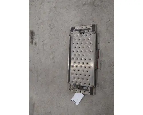 FREIGHTLINER CASCADIA 113 2018UP DECK (CATWALK) STEP