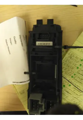 FREIGHTLINER CASCADIA 113 2018UP DOOR ELECTRICAL SWITCH