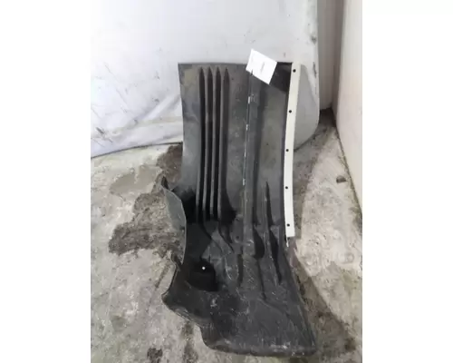 FREIGHTLINER CASCADIA 113 2018UP FENDER EXTENSION