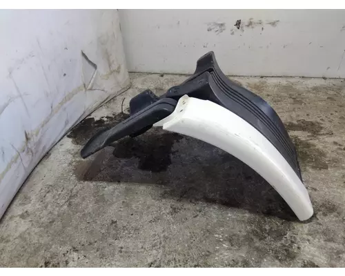 FREIGHTLINER CASCADIA 113 2018UP FENDER EXTENSION