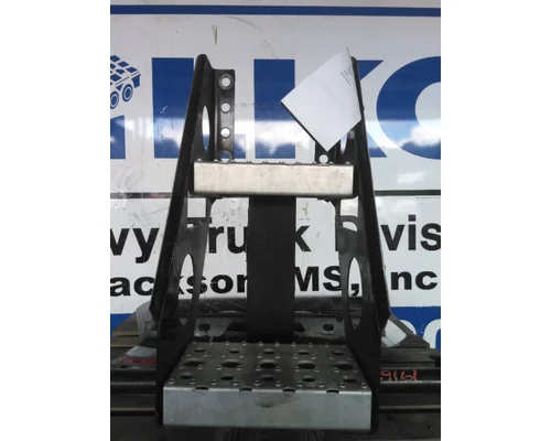 FREIGHTLINER CASCADIA 113 2018UP FRAME STEP