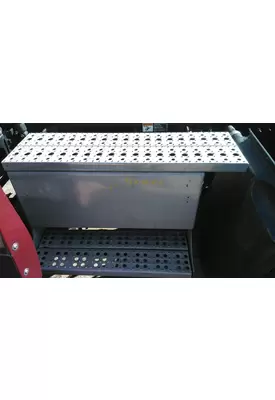 FREIGHTLINER CASCADIA 113 EVOLUTION BATTERY BOX