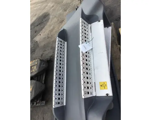 FREIGHTLINER CASCADIA 113 EVOLUTION CAB SKIRTSIDE FAIRING