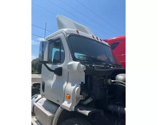 FREIGHTLINER CASCADIA 113BBC Cab