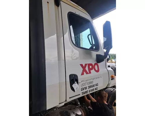 FREIGHTLINER CASCADIA 113BBC Cab