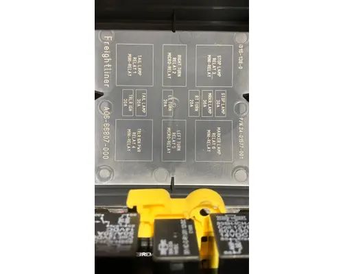 FREIGHTLINER CASCADIA 113BBC Fuse Box