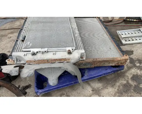 FREIGHTLINER CASCADIA 113BBC Radiator