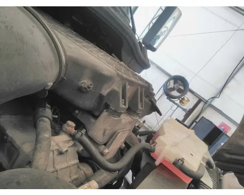 FREIGHTLINER CASCADIA 113 AIR CLEANER