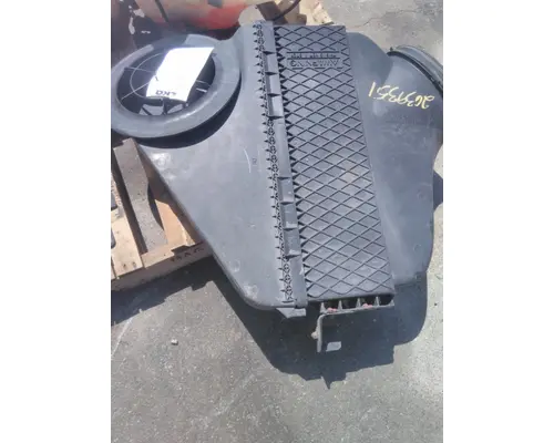 FREIGHTLINER CASCADIA 113 AIR CLEANER