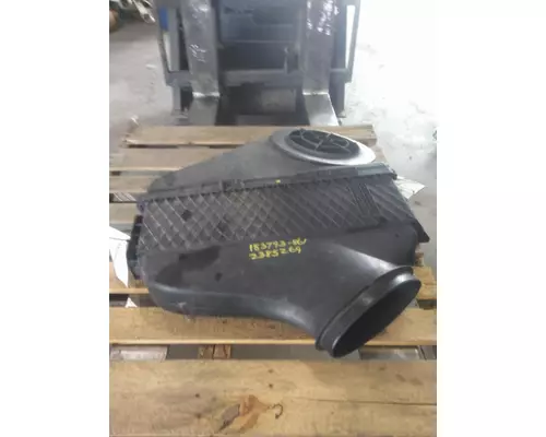 FREIGHTLINER CASCADIA 113 AIR CLEANER