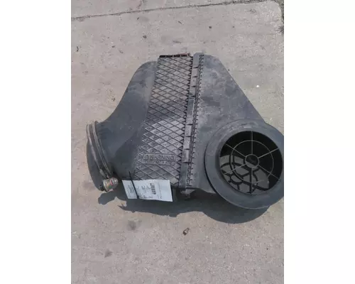 FREIGHTLINER CASCADIA 113 AIR CLEANER