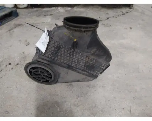 FREIGHTLINER CASCADIA 113 AIR CLEANER