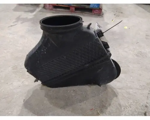 FREIGHTLINER CASCADIA 113 AIR CLEANER