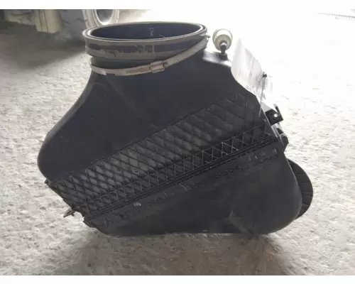 FREIGHTLINER CASCADIA 113 AIR CLEANER