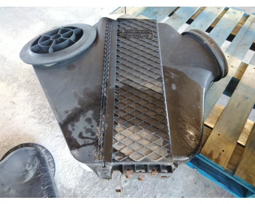 FREIGHTLINER CASCADIA 113 AIR CLEANER