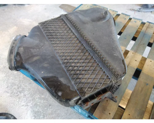 FREIGHTLINER CASCADIA 113 AIR CLEANER