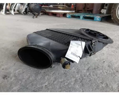FREIGHTLINER CASCADIA 113 AIR CLEANER