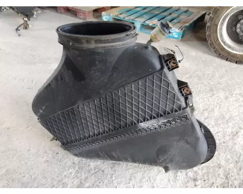 FREIGHTLINER CASCADIA 113 AIR CLEANER