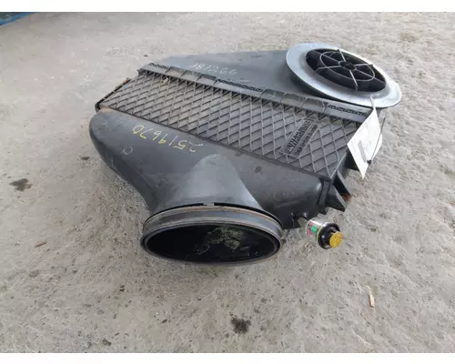 FREIGHTLINER CASCADIA 113 AIR CLEANER