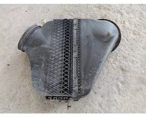 FREIGHTLINER CASCADIA 113 AIR CLEANER
